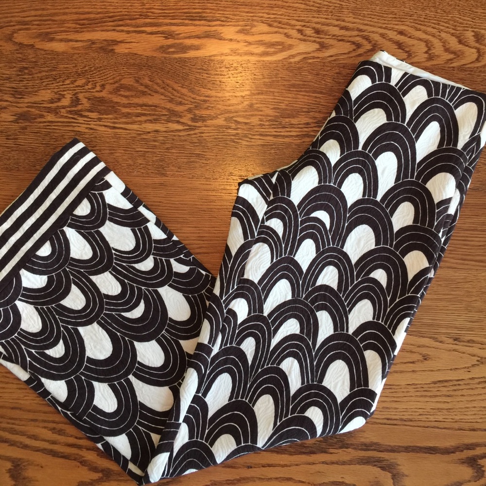 Trina Turk size 2 patterned pants