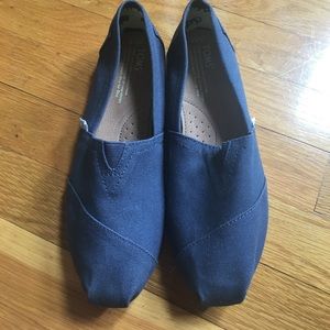 Navy blue TOMS