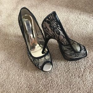 Jennifer Lopez heels size 7.5