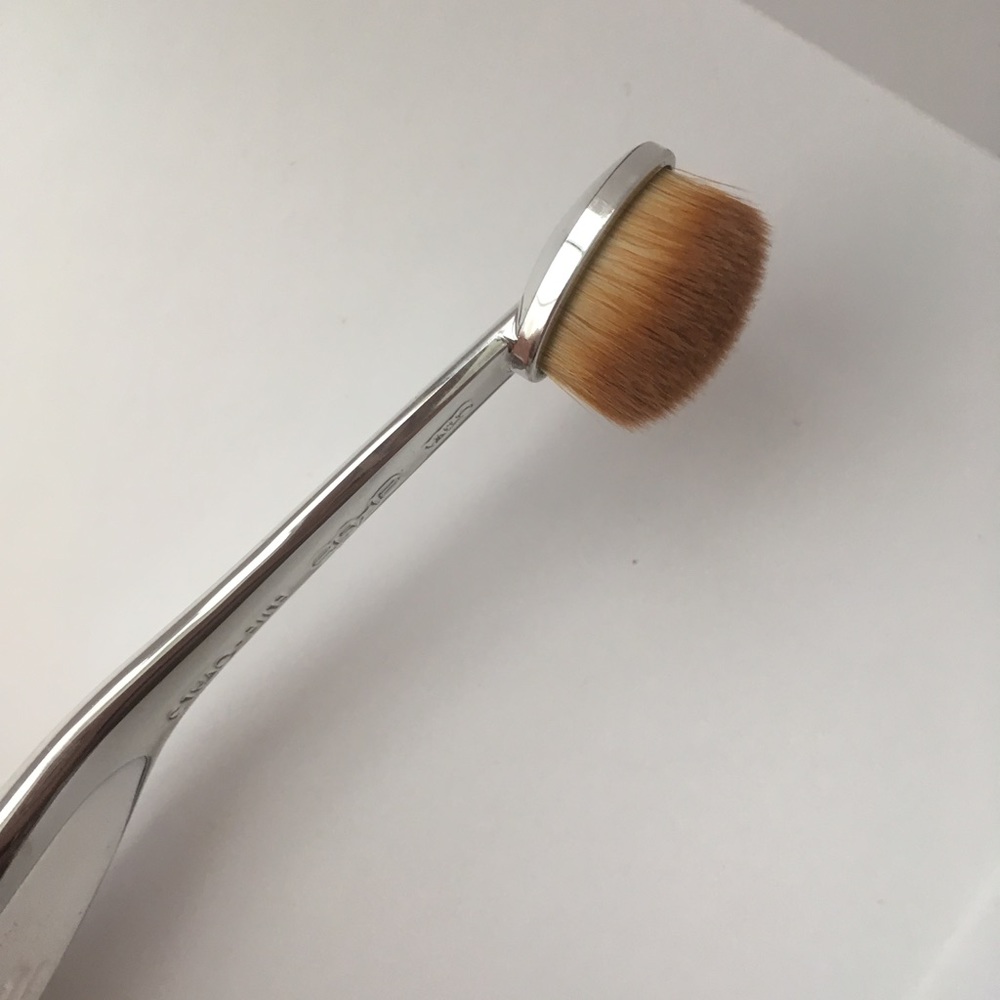 Artis Elite high quality makeup brush Oval 3