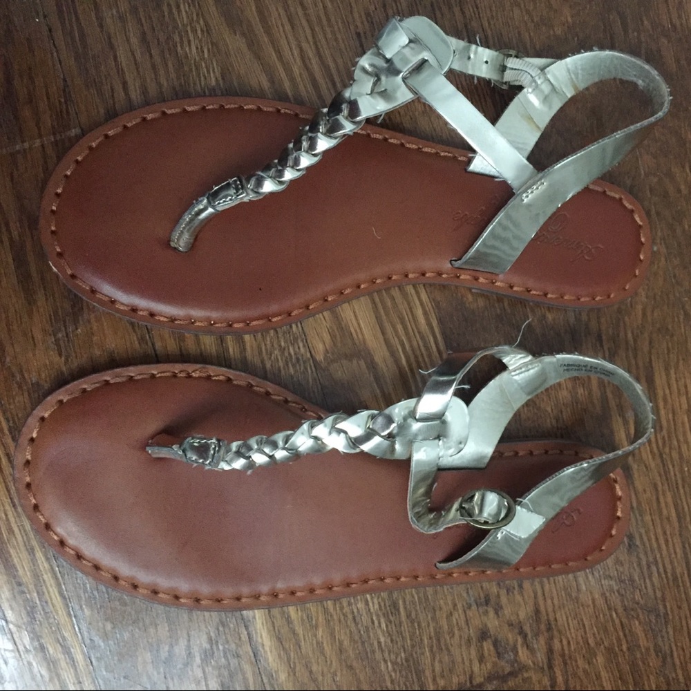 Gold braided sandals!