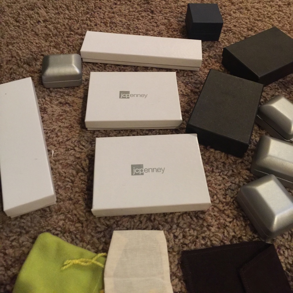 Boxes - Picture 3 of 4