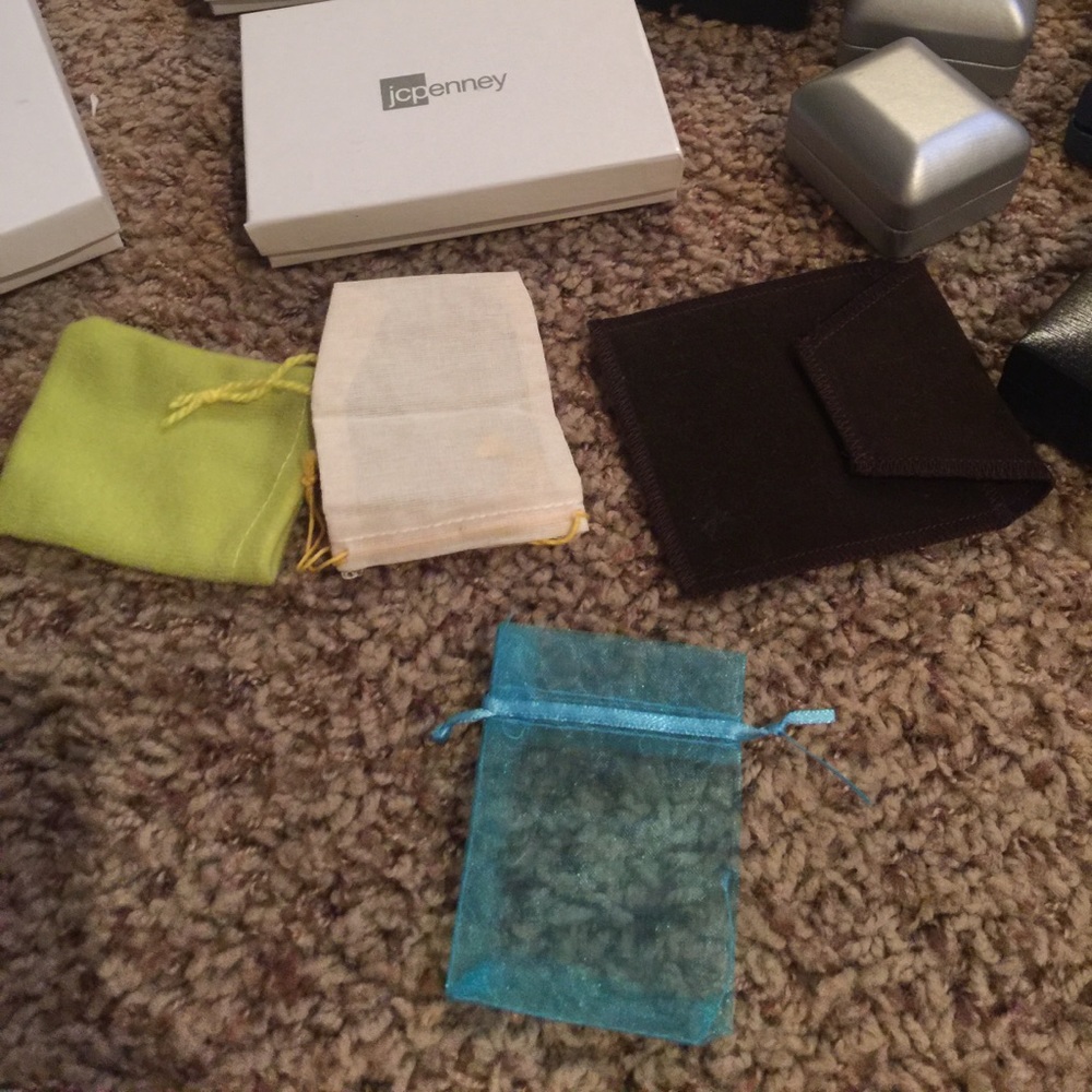 Boxes - Picture 4 of 4