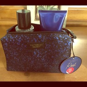 Victoria Secret gift set! Lotion and body mist!