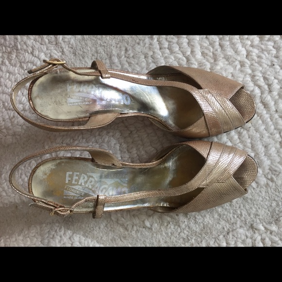Salvatore Ferragamo Shoes - Vintage Ferragamo Gold Leather pumps size 5