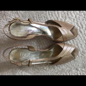 Vintage Ferragamo Gold Leather pumps size 5