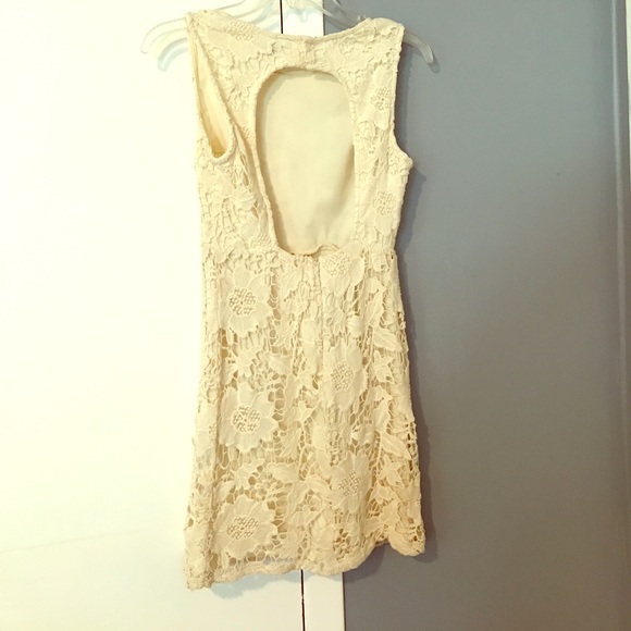 Ivory Lace Dress - Picture 2 of 2