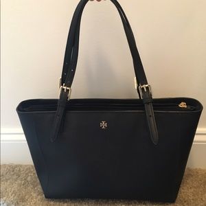 Tory Burch "York small buckle tote" in black