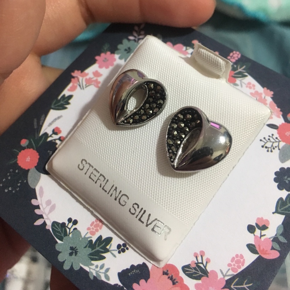 Heart studs - Picture 2 of 3