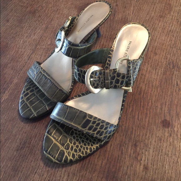 Valerie Stevens Green Embossed Sandals - Picture 1 of 6