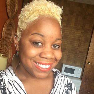 Meet your Posher, Lakia