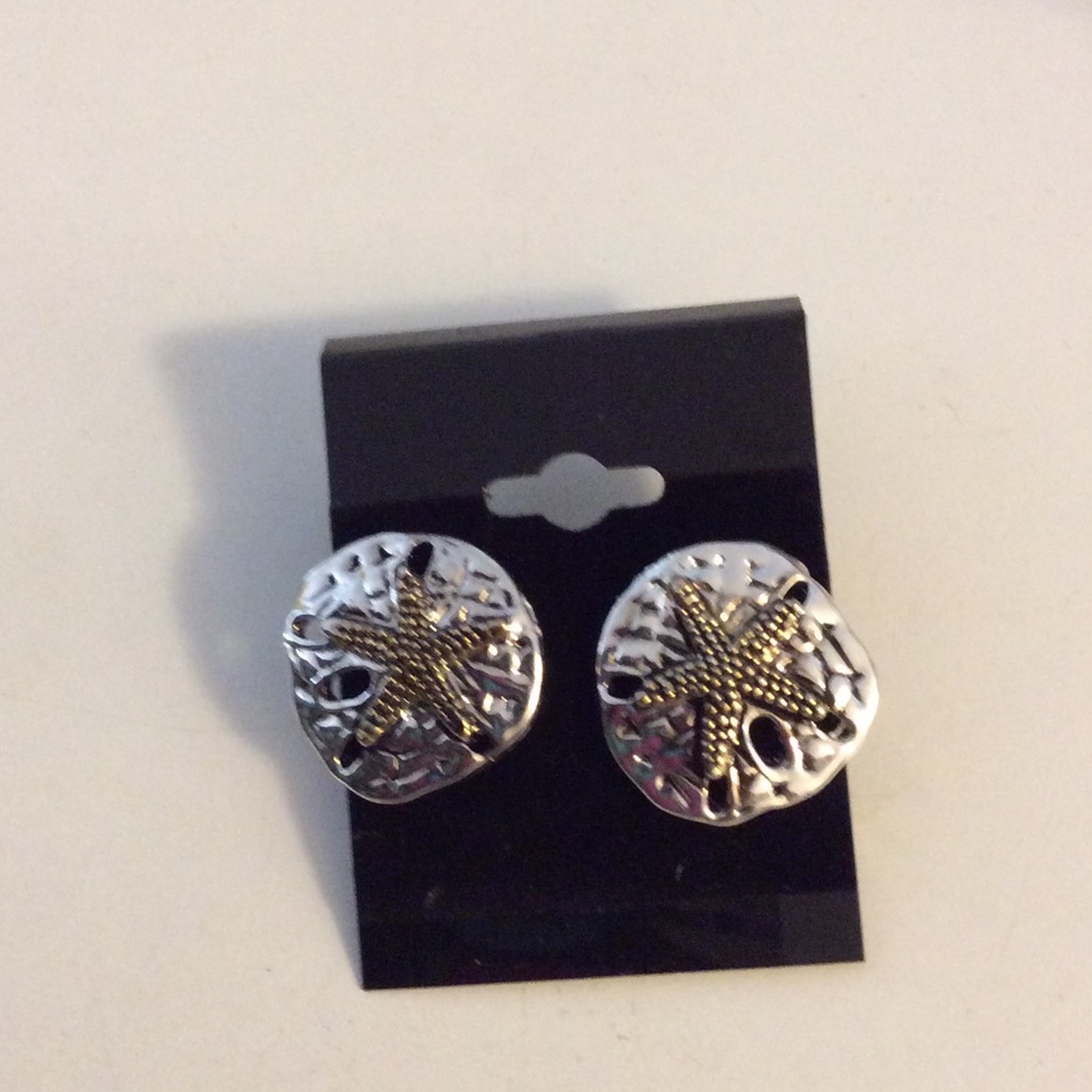 SAND DOLLAR W STARFISH TWO TONE STUD FASHION