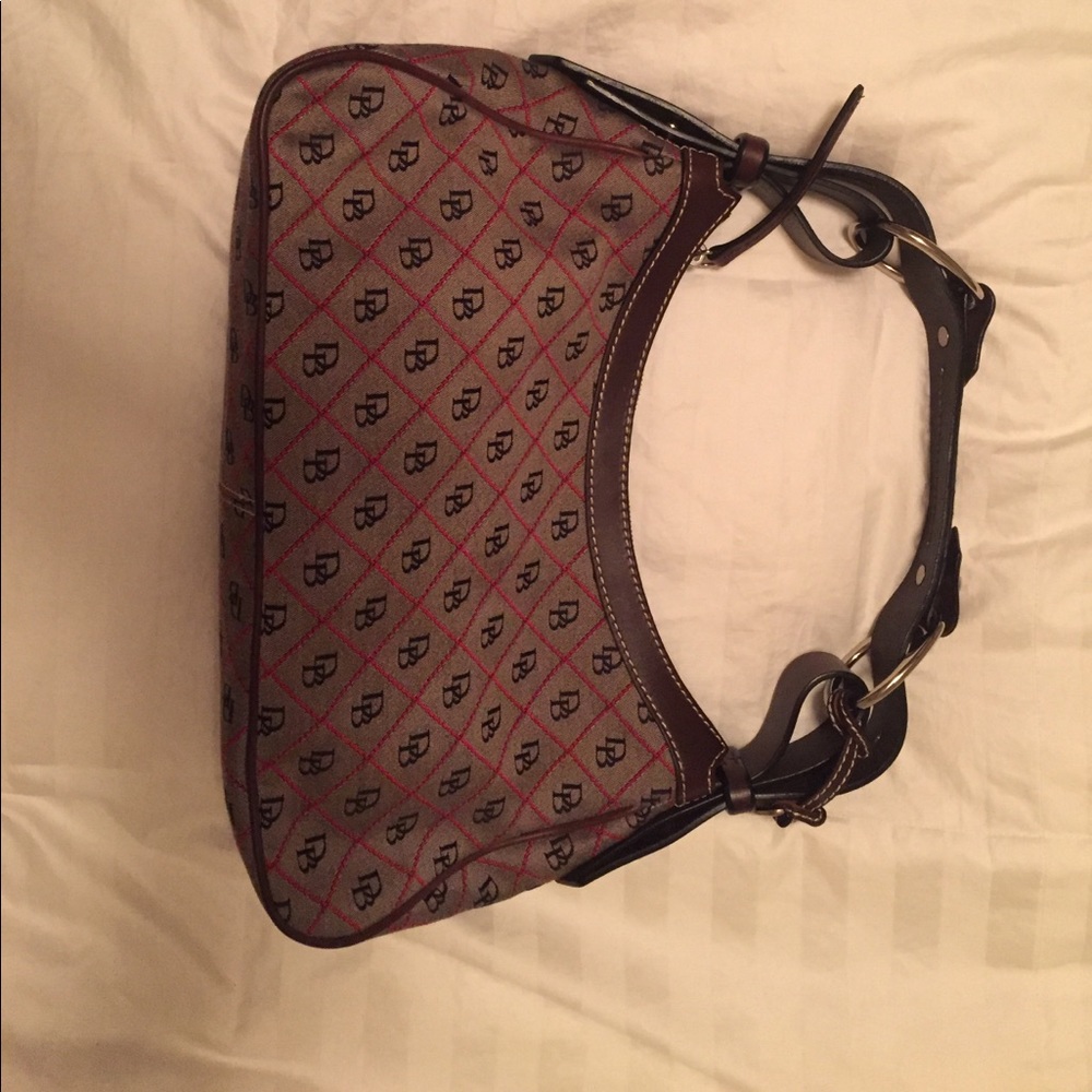 100% AUTHENTIC Dooney and Bourke Purse!