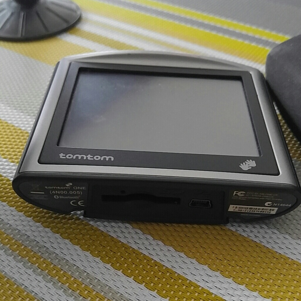 Tom Tom navigation system - Picture 2 of 4