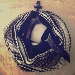 NWT Madden Girl Knit Infinity Scarf