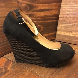 Black & gold wedges