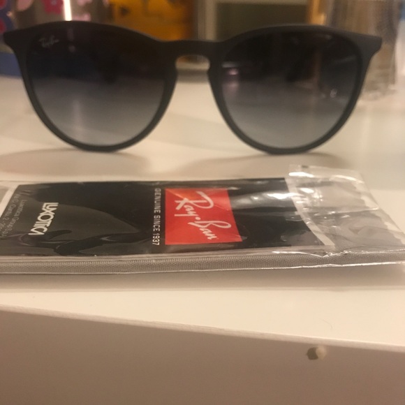 Ray-Ban sunglasses main image 3
