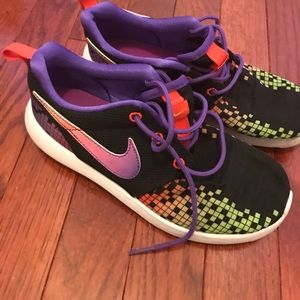 Girl Tennis Shoes, Size 2Y