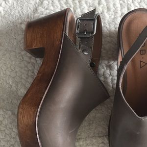 Kelsi Dagger Platforms Clogs size 6