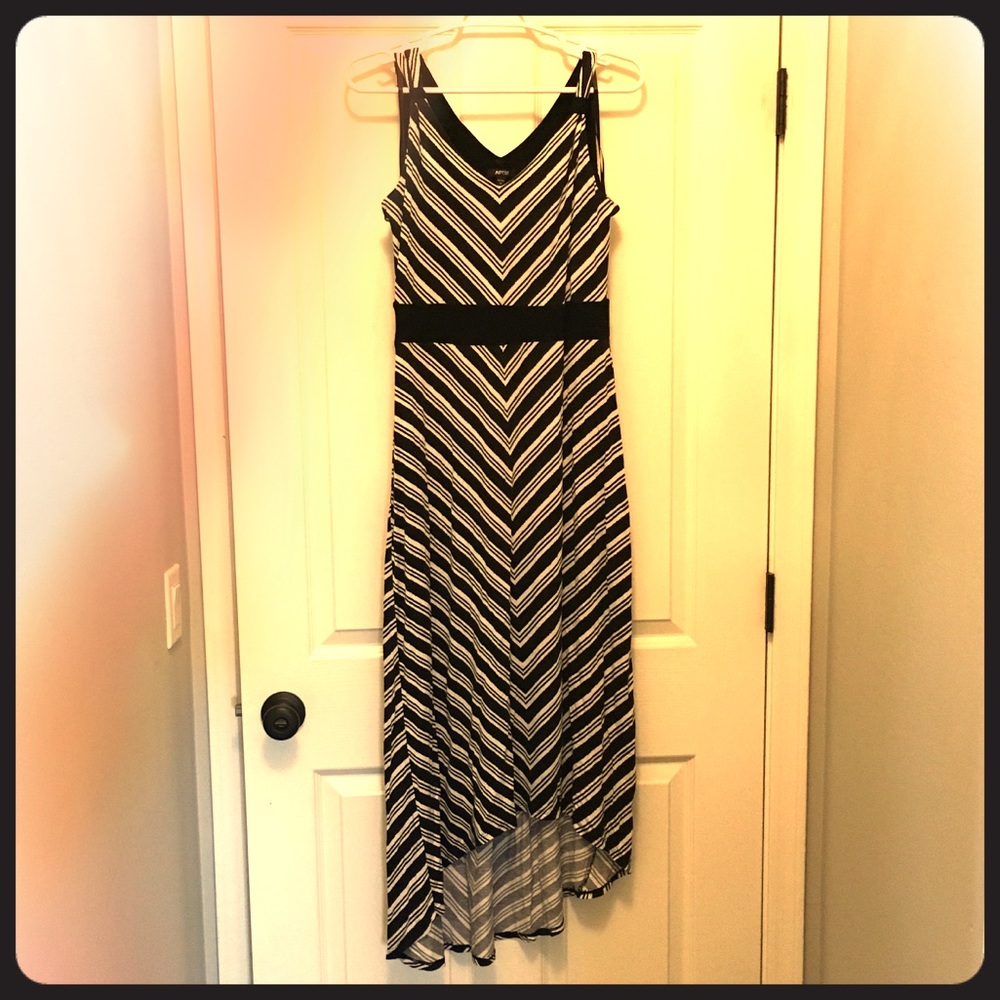 Apt 9 dress  black and white comfy dress