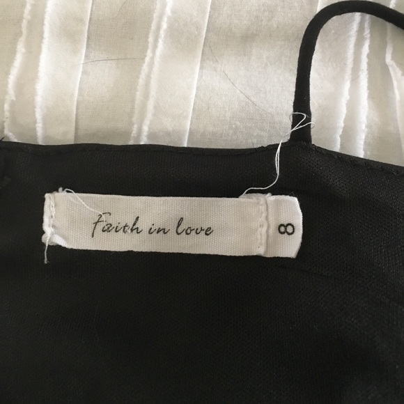 Black V neck crop top - Picture 3 of 3