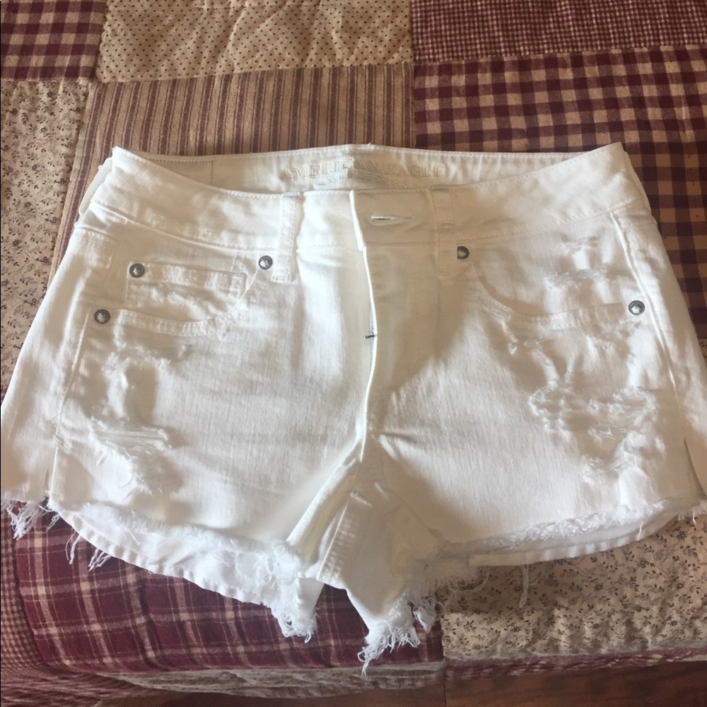 AE. White Shortie shorts