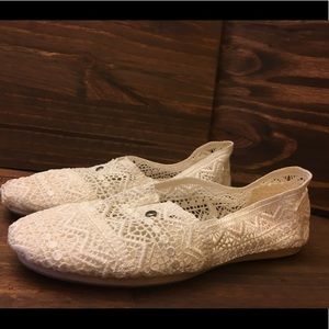 White lace flats