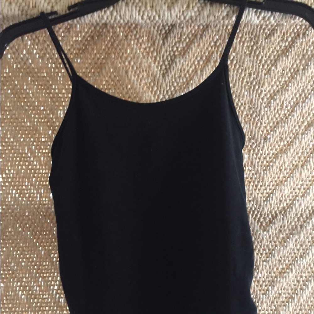 Plain black tank 👏🏻