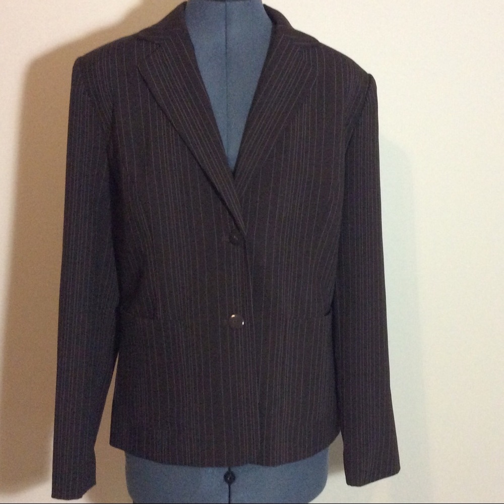 BASIC LINE Lightweight Pinstriped Blazer