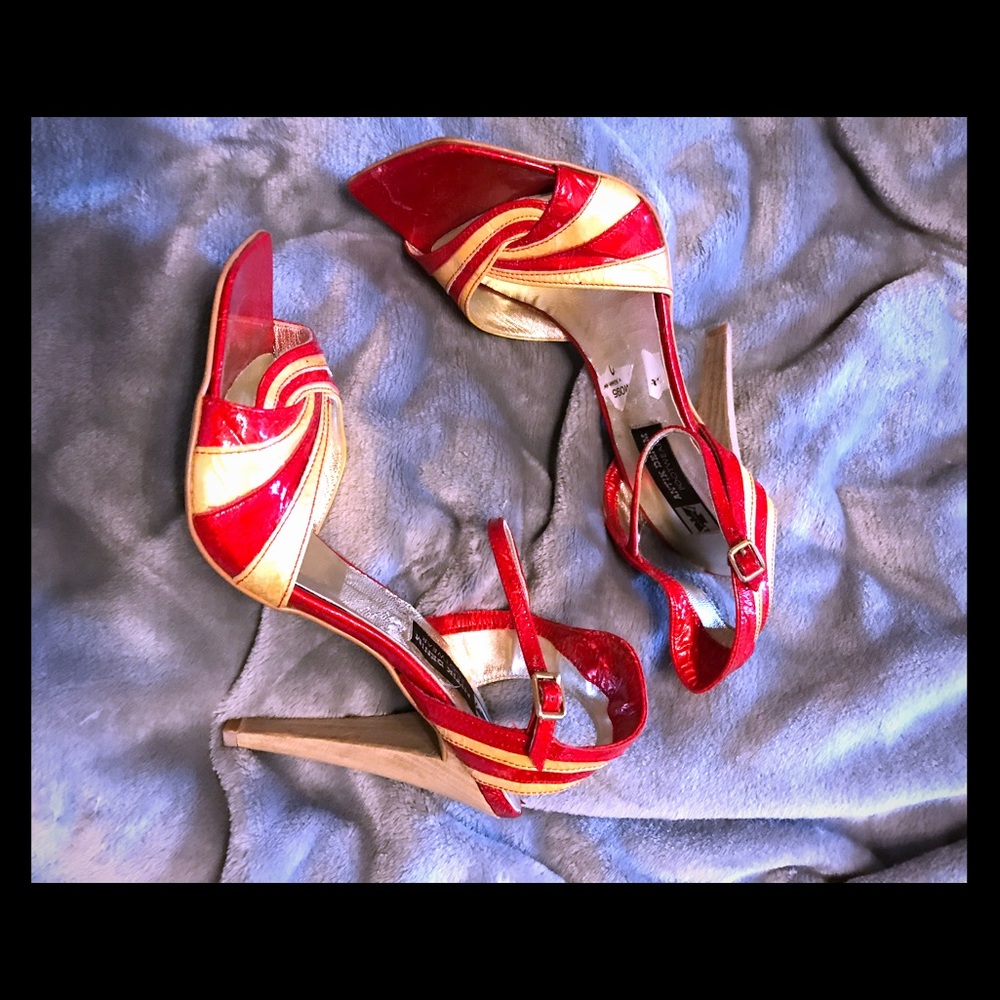 Red and beige strapless shoes