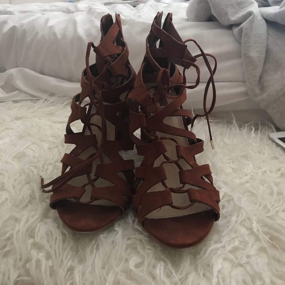 Lace up block heel sandals!🎊