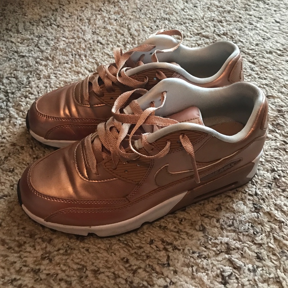 Metallic rose gold air max! 👟