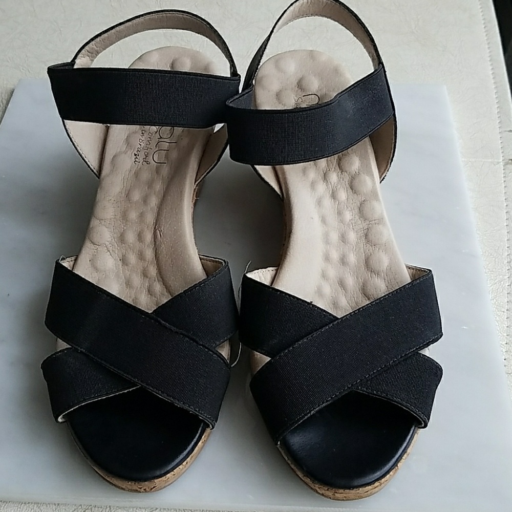 Malu Black Wedges