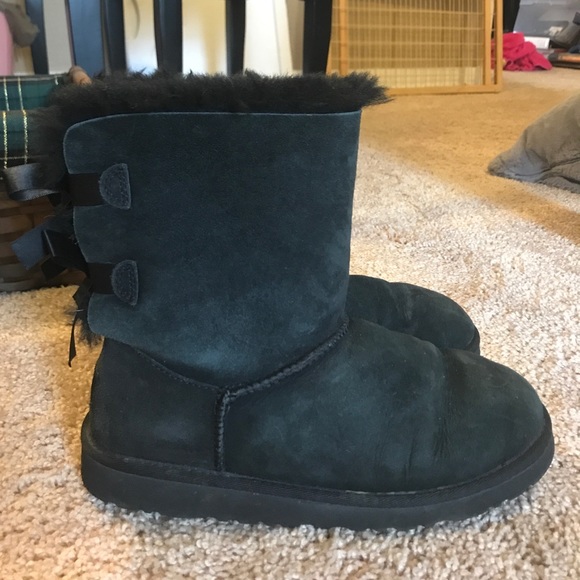 UGGS - Picture 2 of 3