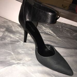Black fo leather heels with thick strap