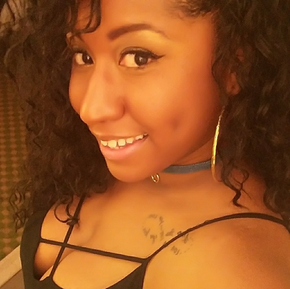 Hi Poshersđź‘‹ - Picture 1 of 1