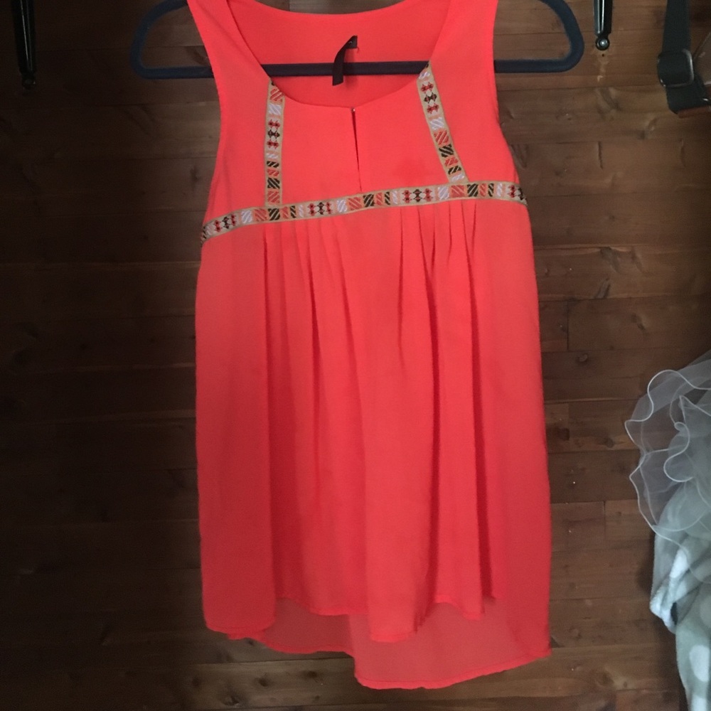 tanktop with aztec detail