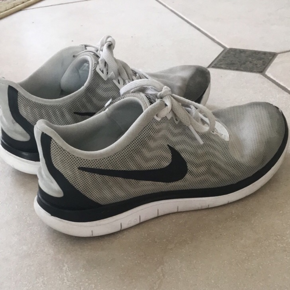 White/Gray/Black Nike Free Runs 4.0