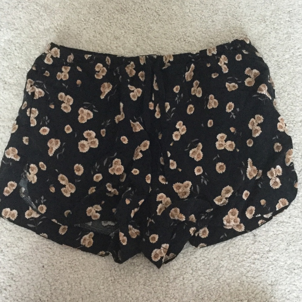 Brandy Melville flower flows shorts