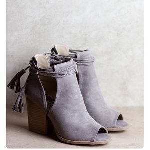 Tie Wrap Booties in Grey