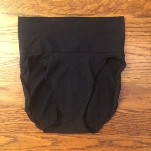 NEW - SPANX - "Undie-tectable" Panty - Size Large