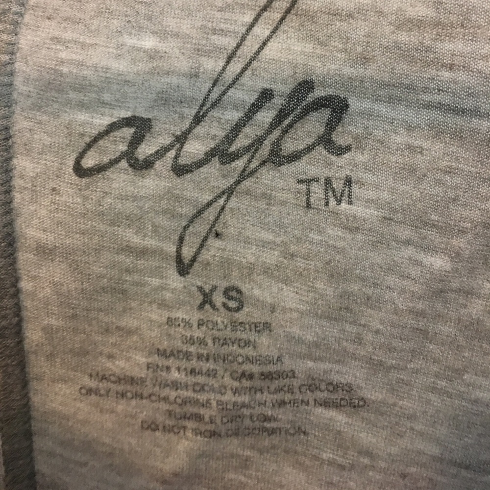 Cute scripted tee! - Picture 2 of 3