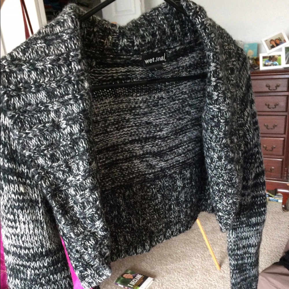 Half length Sweater