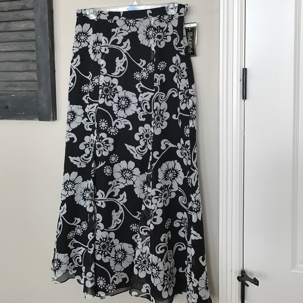 🆕💋NWT SILK, long floral skirt