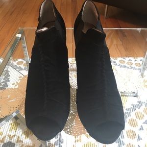 Fabulous BCBG black high heel shoes size 38/US