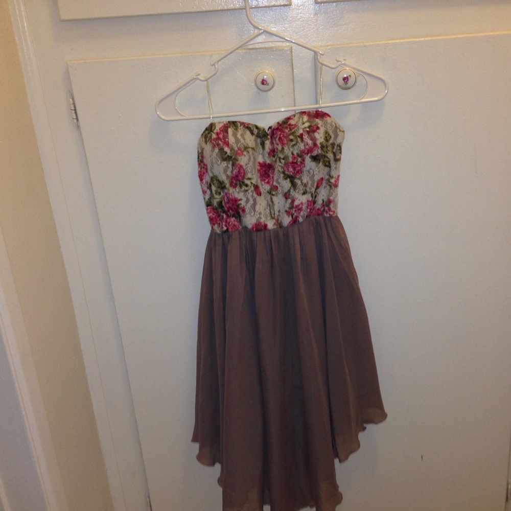 Cute flowy sun dress ☀️