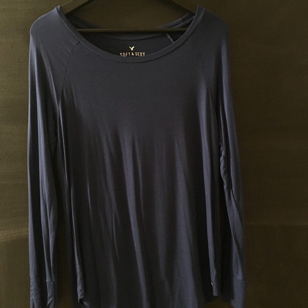 "Soft and sexy" American Eagle blue jegging shirt