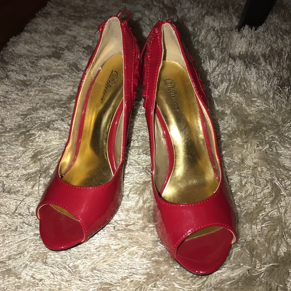 Sz.7 red heels