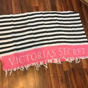 ✨BNWT Victoria's Secret Throw Blanket🎀