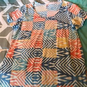 EUC LuLaRoe XL Classic Tee!!